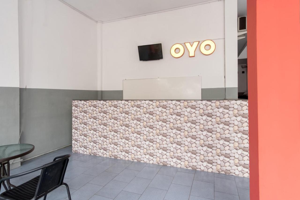 Oyo 447 Hutasimo Residence Medan Exteriör bild