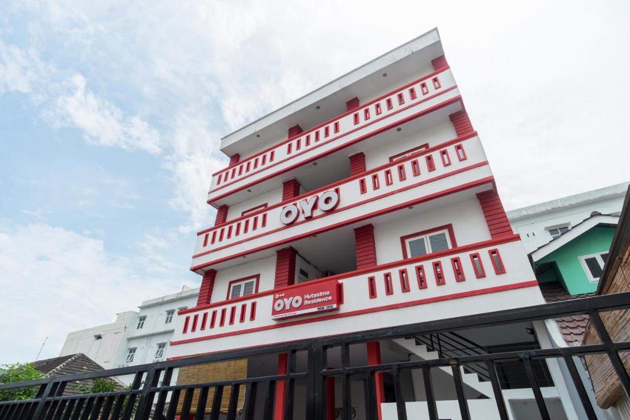 Oyo 447 Hutasimo Residence Medan Exteriör bild