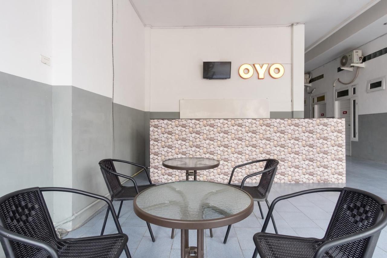 Oyo 447 Hutasimo Residence Medan Exteriör bild