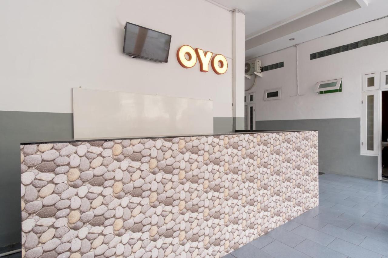 Oyo 447 Hutasimo Residence Medan Exteriör bild