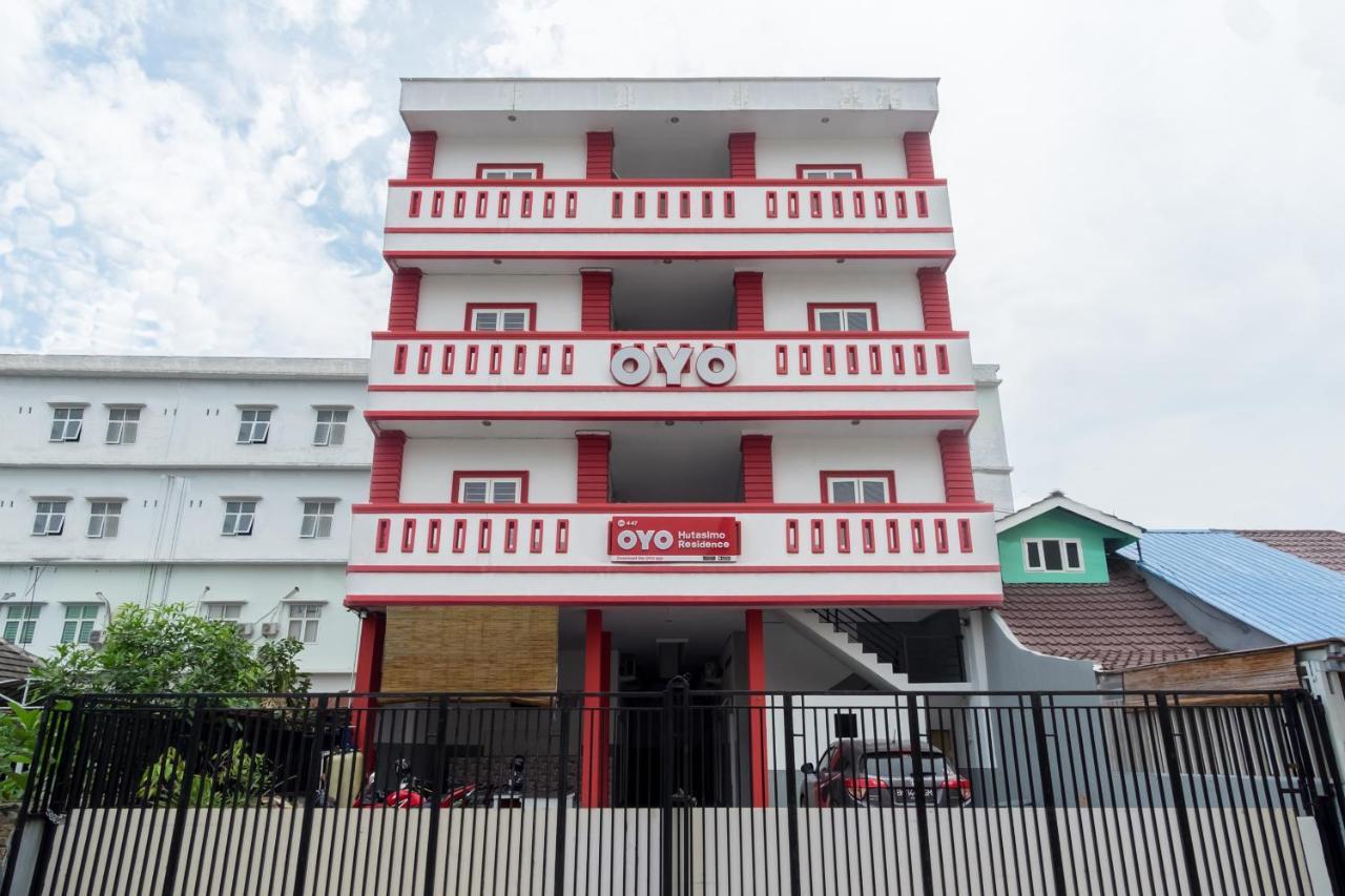 Oyo 447 Hutasimo Residence Medan Exteriör bild