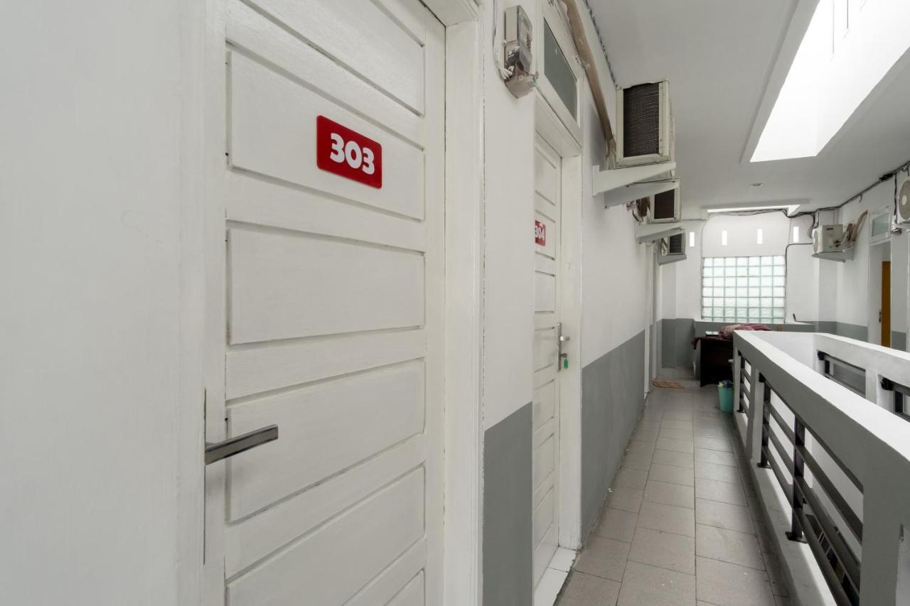 Oyo 447 Hutasimo Residence Medan Exteriör bild