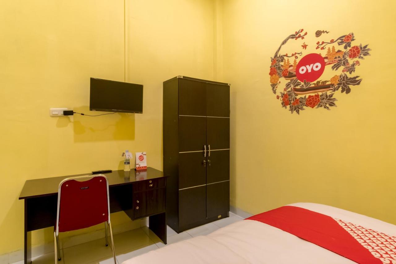 Oyo 447 Hutasimo Residence Medan Exteriör bild