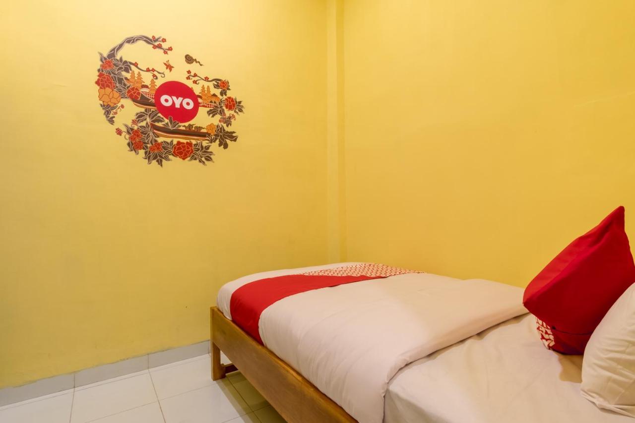 Oyo 447 Hutasimo Residence Medan Exteriör bild