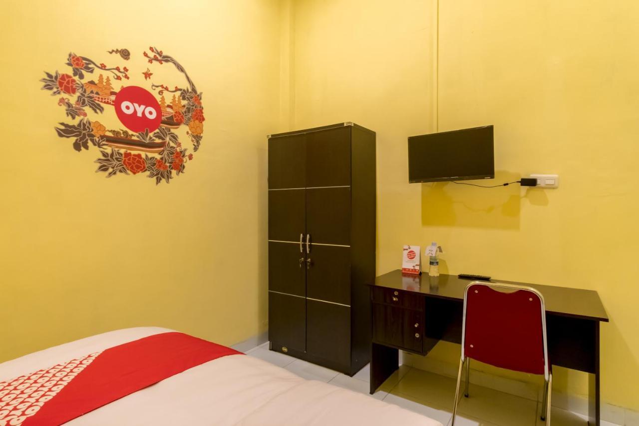 Oyo 447 Hutasimo Residence Medan Exteriör bild